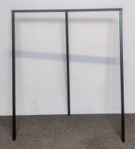 Klesstativ / garderobestativ  HAY Loop Stand i sort metall, bredde 130cm, høyde 150cm, pent brukt