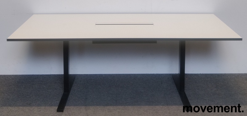 Solgt!Kompakt møtebord / konferansebord i - 2 / 2