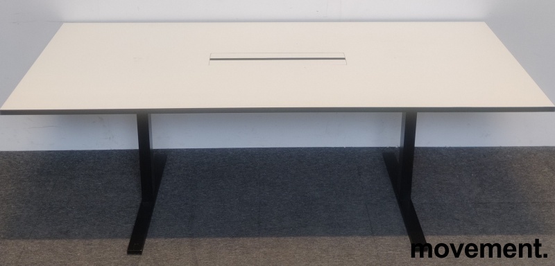 Solgt!Kompakt møtebord / konferansebord i - 1 / 2