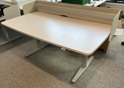 Skrivebord med elektrisk hevsenk i hvitt / grått fra Vitra, 160x90cm, brukt