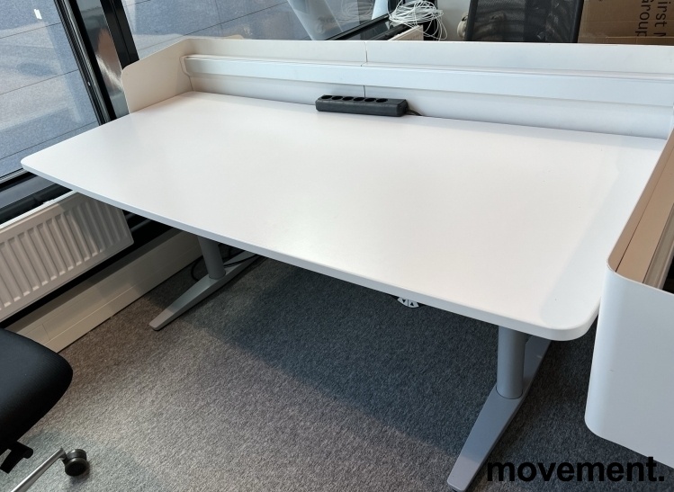 Solgt!Skrivebord med elektrisk hevsenk i - 1 / 2