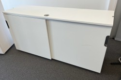 Skjenk i hvit laminat, Ikea Galant serie, 160cm bredde, 80cm høyde, skyvedører, pent brukt