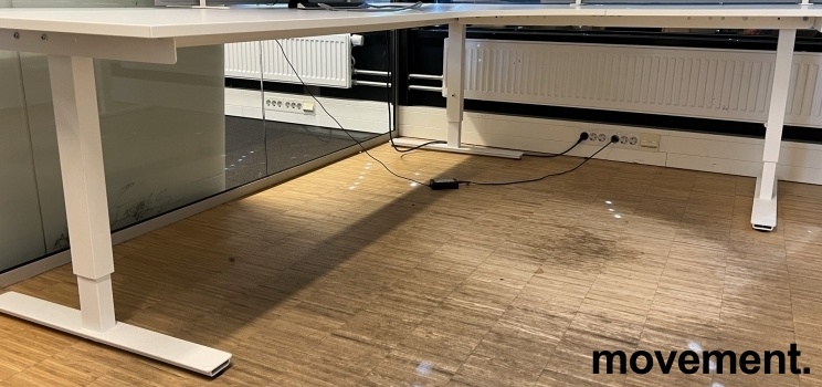 Solgt!Hjørneløsing / skrivebord i hvitt, - 2 / 2