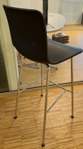Barstol fra Vitra, modell HAL i mørk grå / krom, 80cm sittehøyde, pent brukt