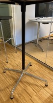 Rundt design-barbord i hvitt, Eames Segmented Table, Ø=90cm, høyde 105cm, pent brukt