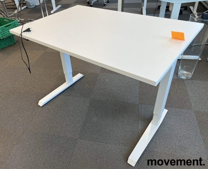 Solgt!Skrivebord med elektrisk hevsenk i - 2 / 3