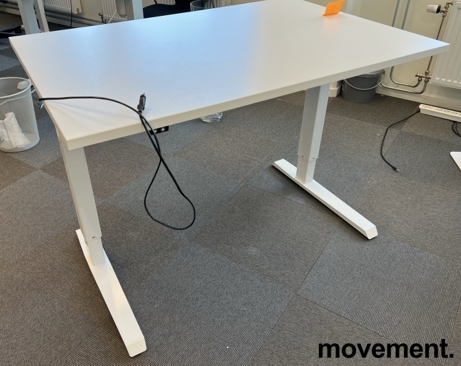 Solgt!Skrivebord med elektrisk hevsenk i - 1 / 3