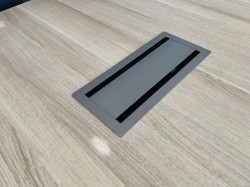 Kinnarps Oberon konferansebord / møtebord i lys eik laminat / grått understell, 440x120cm passer 14-16 personer, pent brukt