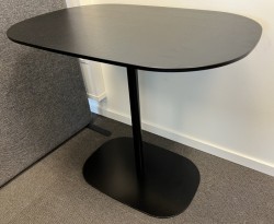 Skandiform Matsumoto loungebord i sortlakkert ask, 80x55 cm, understell i sort, 73cm høyde, pent brukt