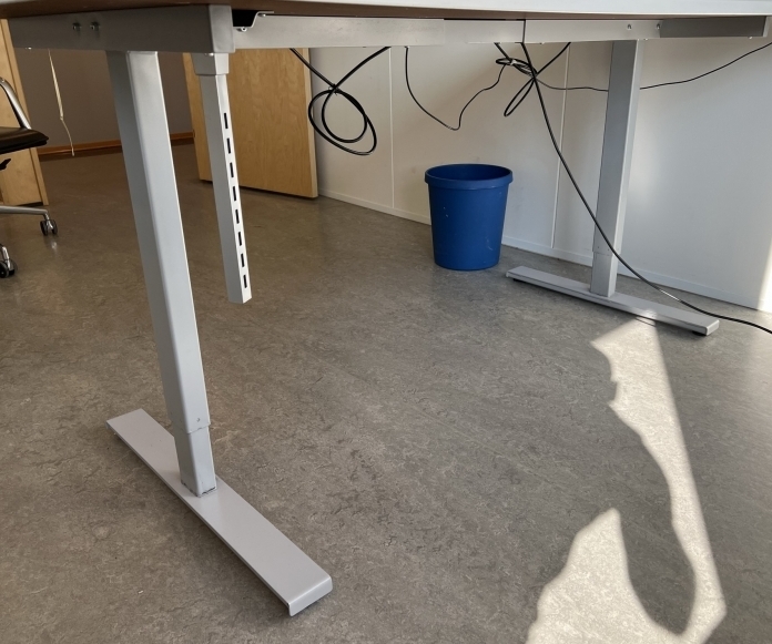 Understell for skrivebord med