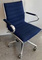 Konferansestol fra Sitland på hjul i blått / krom, modell Classic, pent brukt