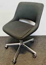 Konferansestol på hjul fra Martela, Kilta Mini med grønnmelert stoff / krom, Design: Olli Mannermaa, pent brukt