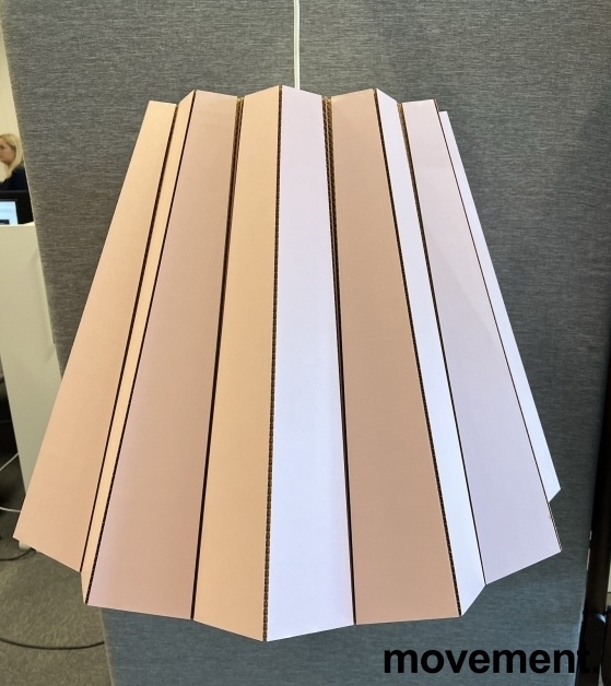 Solgt!Taklampe laget i bølgepapp / rosa
