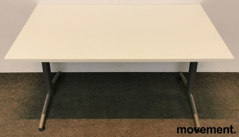 Solgt!Kompakt møtebord / kantinebord i - 1 / 2