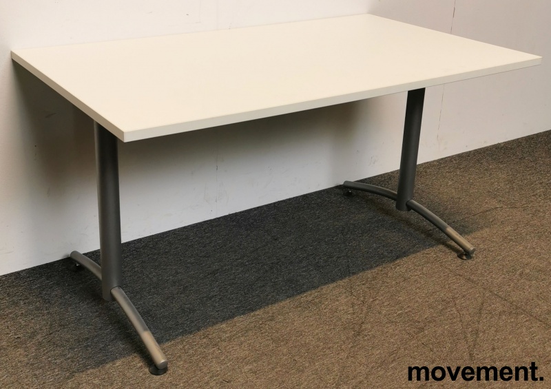 Solgt!Kompakt møtebord / kantinebord i - 2 / 2
