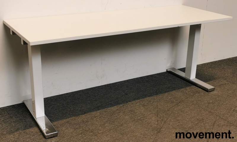 Solgt!Skrivebord i hvitt med krom fot fra - 2 / 2
