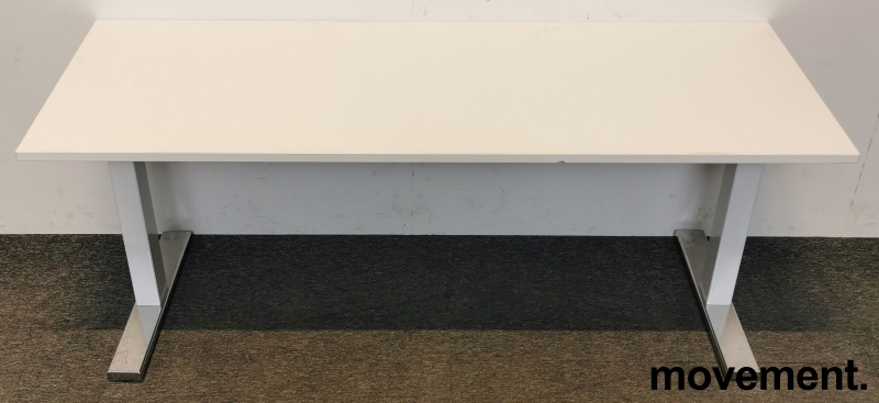 Solgt!Skrivebord i hvitt med krom fot fra - 1 / 2