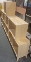 Designhylle fra Muuto, Stacked serie i ask finer, 11 moduler og 2 bensokler, pent brukt