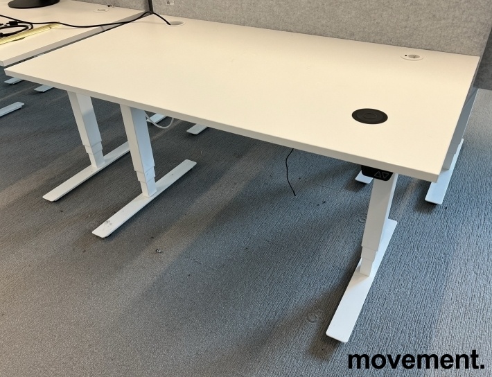 Solgt!Skrivebord med elektrisk hevsenk i - 2 / 5