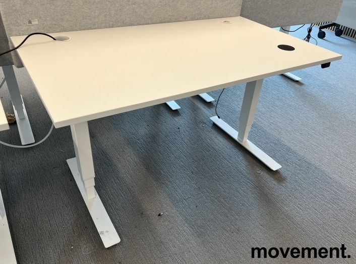 Solgt!Skrivebord med elektrisk hevsenk i - 1 / 5