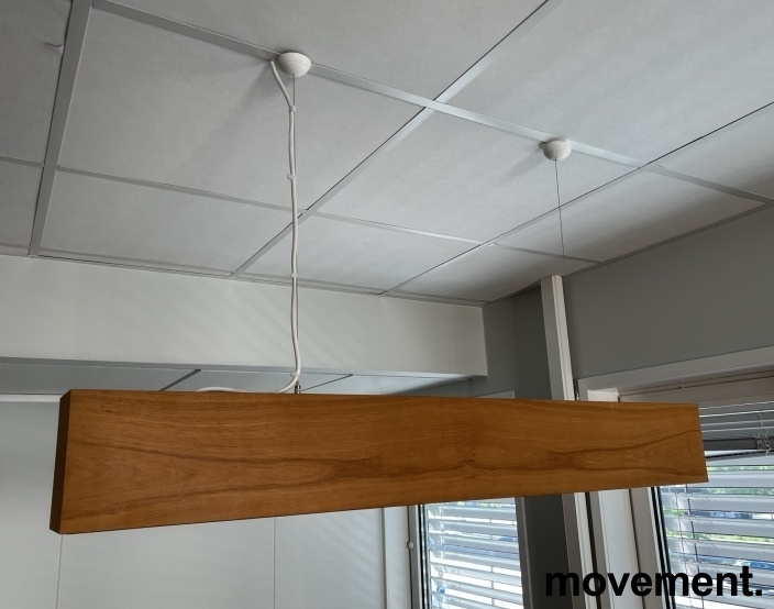 Solgt!Taklampe i beiset treverk, - 1 / 2