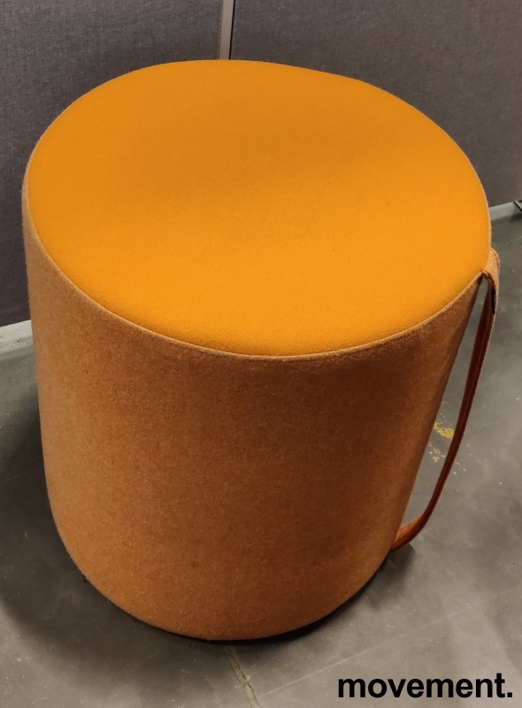 Solgt!Sittepuff i oransje stoff fra - 2 / 3