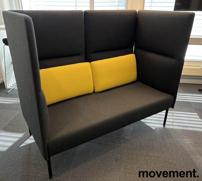 Solgt!Alkovesofa i sort Remix-stoff fra - 1 / 2
