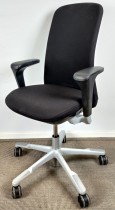 HÅG SoFi 7300 kontorstol i sort stoff, høy rygg, og SlideBack-armlene, NYTRUKKET, pent brukt