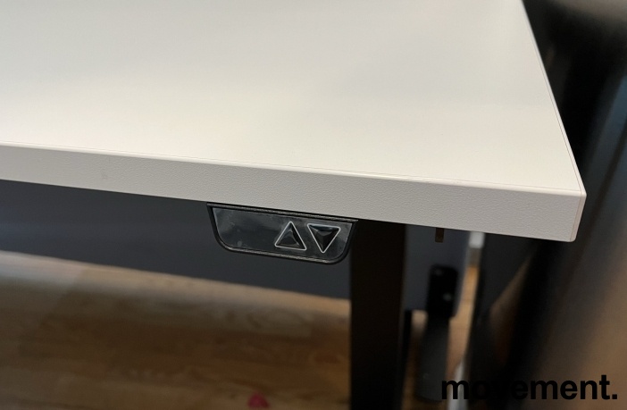 Solgt!Skrivebord med elektrisk hevsenk i - 2 / 3