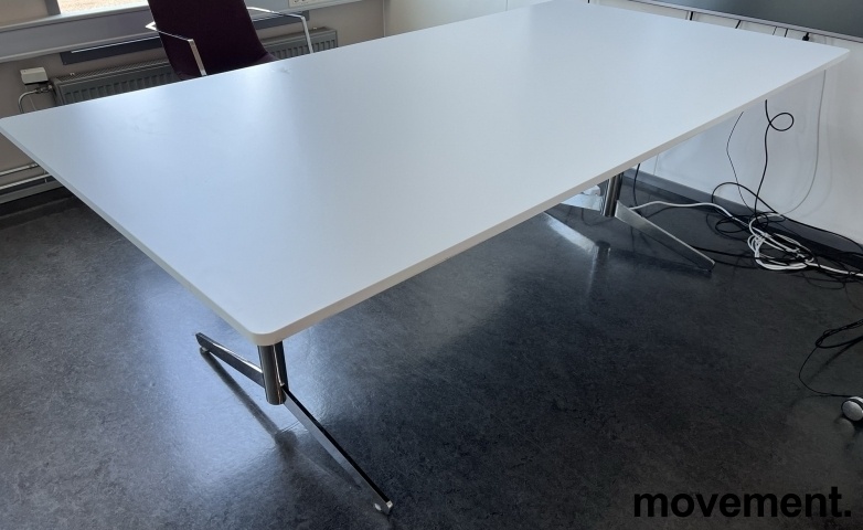 Solgt!Kompakt møtebord / konferansebord i - 1 / 2
