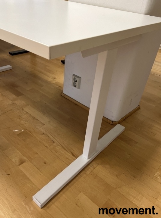 Solgt!Skrivebord i hvitt fra Narbutas, - 2 / 2