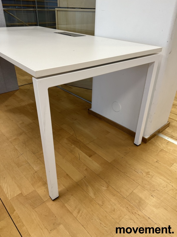 Solgt!Skrivebord i hvitt fra Narbutas, - 2 / 3
