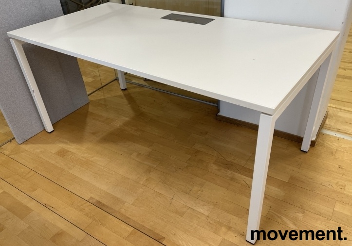 Solgt!Skrivebord i hvitt fra Narbutas, - 1 / 3