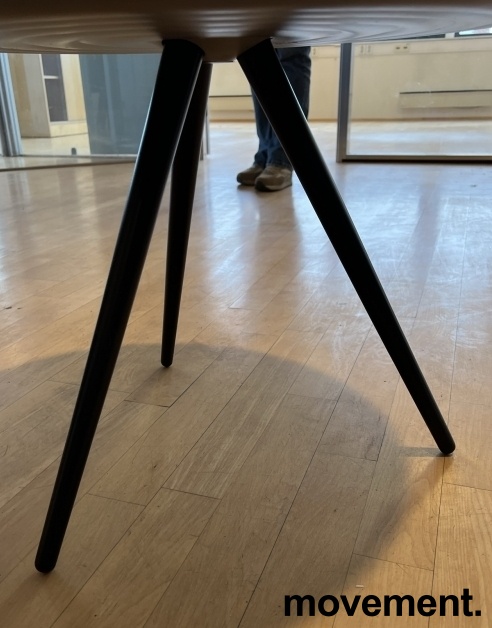 Rundt loungebord fra ForaForm, - 2 / 2