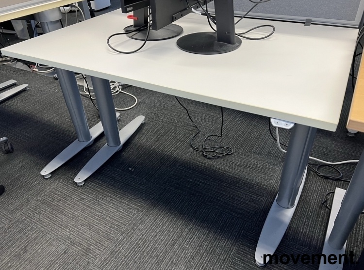 Solgt!Skrivebord med elektrisk hevsenk - 1 / 2