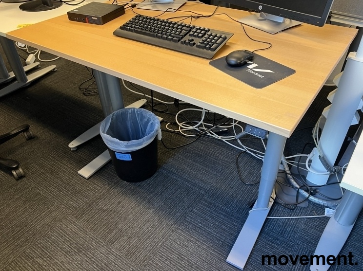 Solgt!Kinnarps Oberon elektrisk hevsenk - 1 / 2