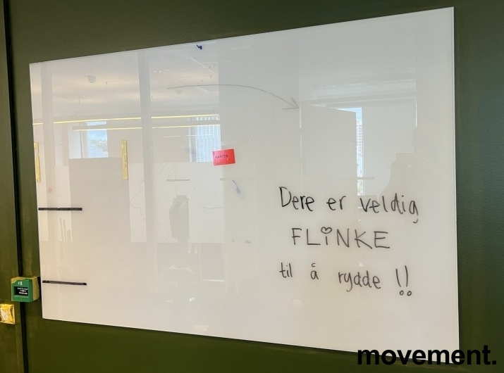 Whiteboard i hvitt glass fra