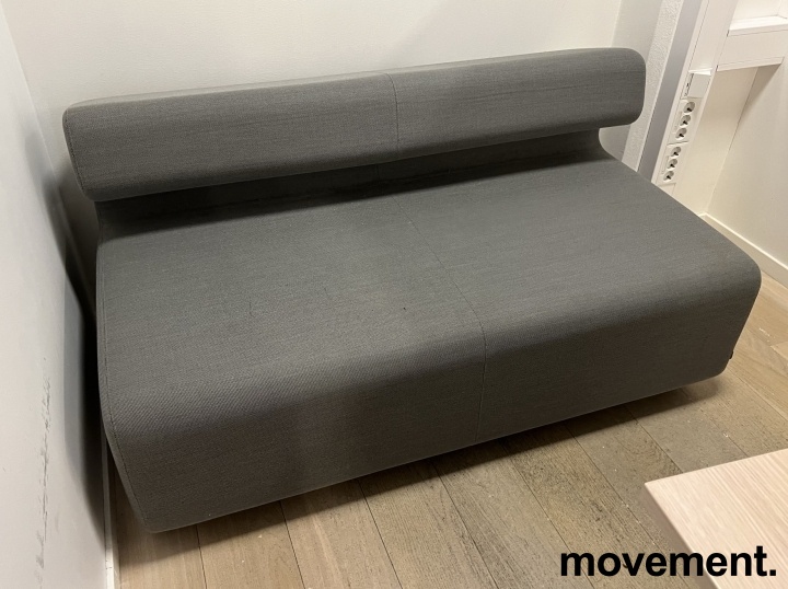 Solgt!Loungesofa i grått stoff fra - 1 / 2