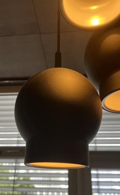 Pendellampe i sort fra Atelje