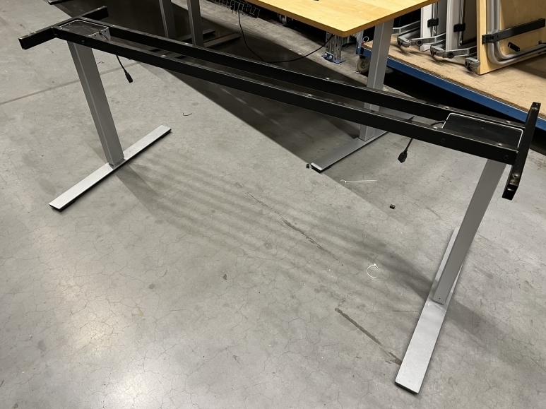 Understell for skrivebord med