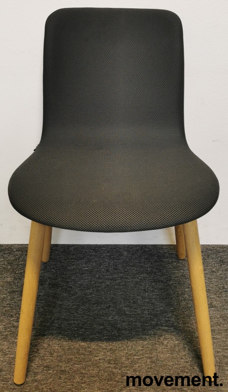 Solgt!Loungestol i grått stoff / ben i - 2 / 3