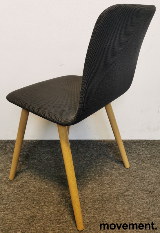 Solgt!Loungestol i grått stoff / ben i - 3 / 3