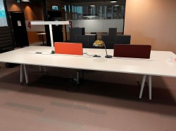 Vitra Joyn arbeidsbord / meglerbord i hvitt for 6 personer, 380x180 cm, pent brukt