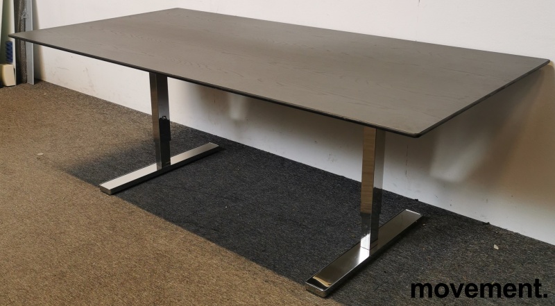 Solgt!Skrivebord i sort eik / krom fra - 1 / 4