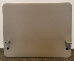 Bordskillevegg / skjermvegg for skrivebord fra Götessons, grått stoff, 80x65cm, pent brukt