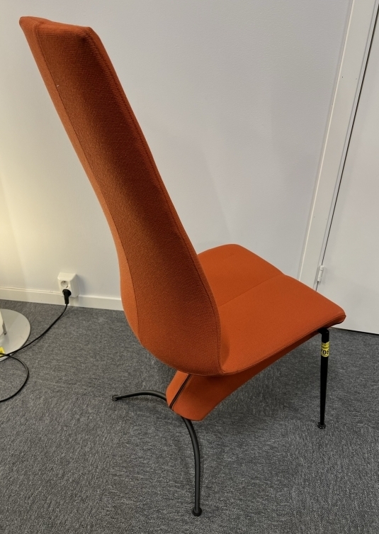 Konferansestol med høy rygg i