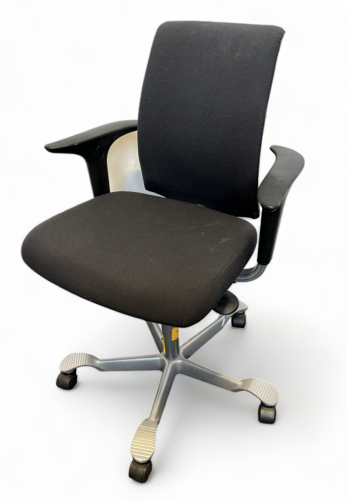 HÅG H05 5300 kontorstol i mørkt