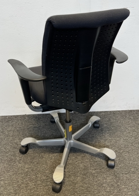 HÅG H05 5300 kontorstol i mørkt