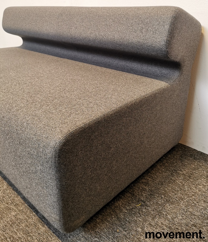 Solgt!2-seter sofa i grått ullstoff fra - 2 / 3