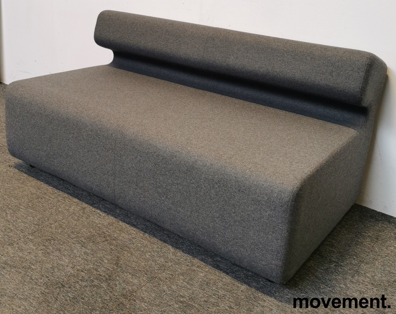 Solgt!2-seter sofa i grått ullstoff fra - 1 / 3
